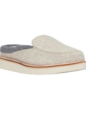 NWT Sanuk slip on size 7